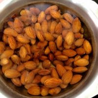 Blanch almonds in hot water_PepperOnPizza.com