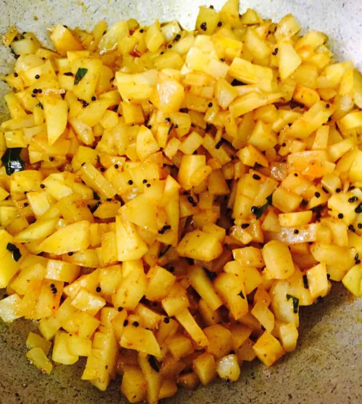 potato-fry-tempered-with-poppy-nigella-seeds-recipe-pepper-on-pizza