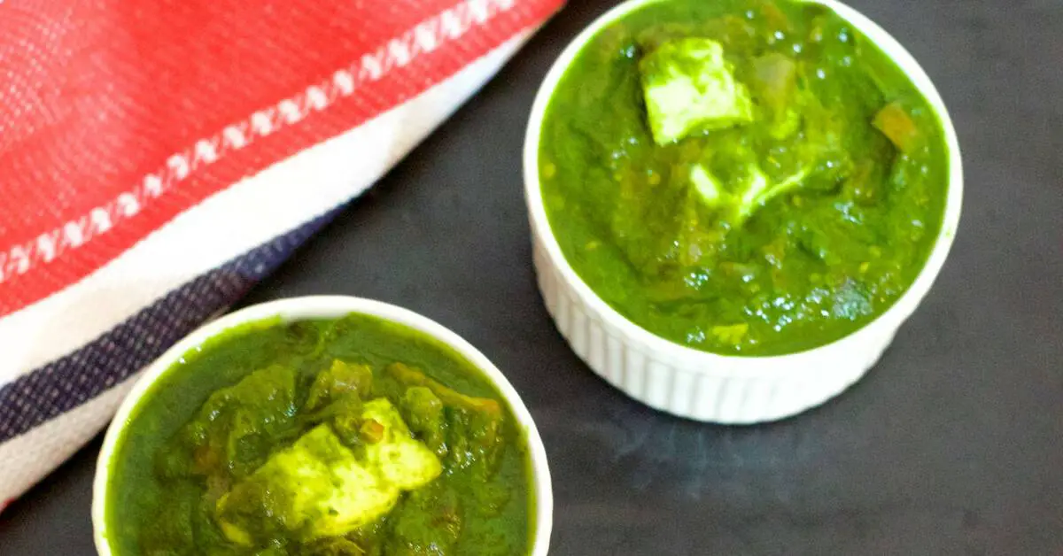 Easy Homemade Healthy Palak Paneer Capsicum Curry. Delicious cubes of cottage cheese cooked in soft spinach and onion tomato gravy. Fresh, Green, Nutritious