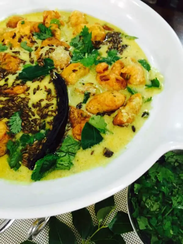 pakode-wale-kadhi-recipe.51439.jpg
