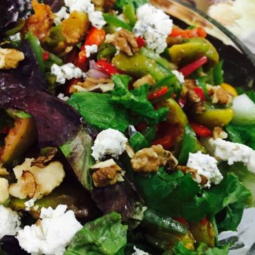 Salad of roasted figs, greens, walnuts, tomatoes and goats cheese