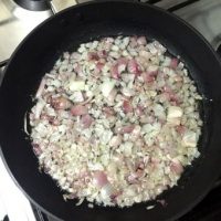 Saute onions_pepperonpizza.com