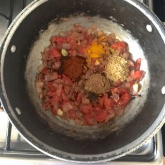 Nimona Process P3_Saute tomatoes and add spice powders