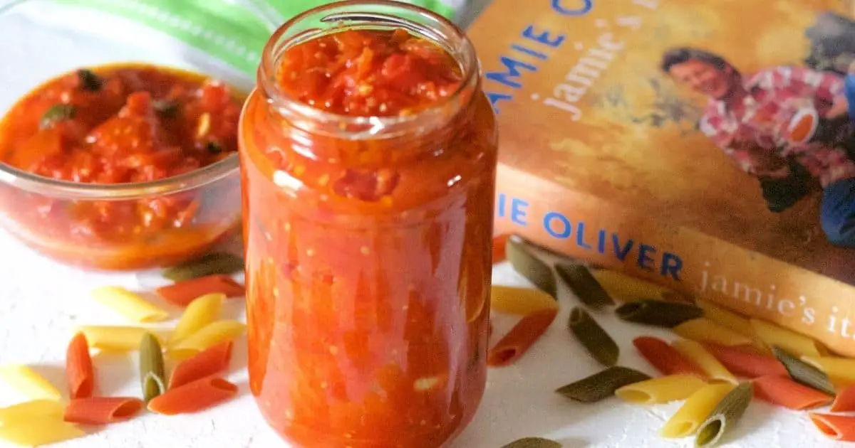 Easy Tomato Basil Sauce For Pasta or Pizza - PepperOnPizza