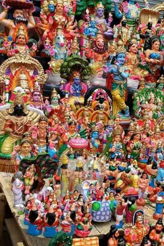 The significance of Navaratri Golu and How To Keep It, including how to arrange the various Bomma Kollu dolls on the golu stand as per tradition and custom
